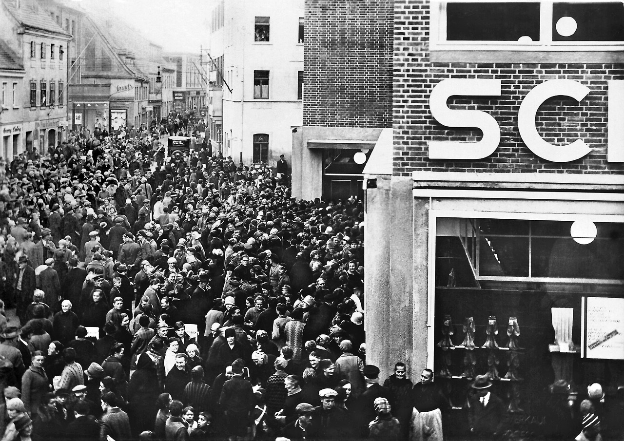 Bild zeigt Schocken Kaufhaus am Tag der Eröffnung